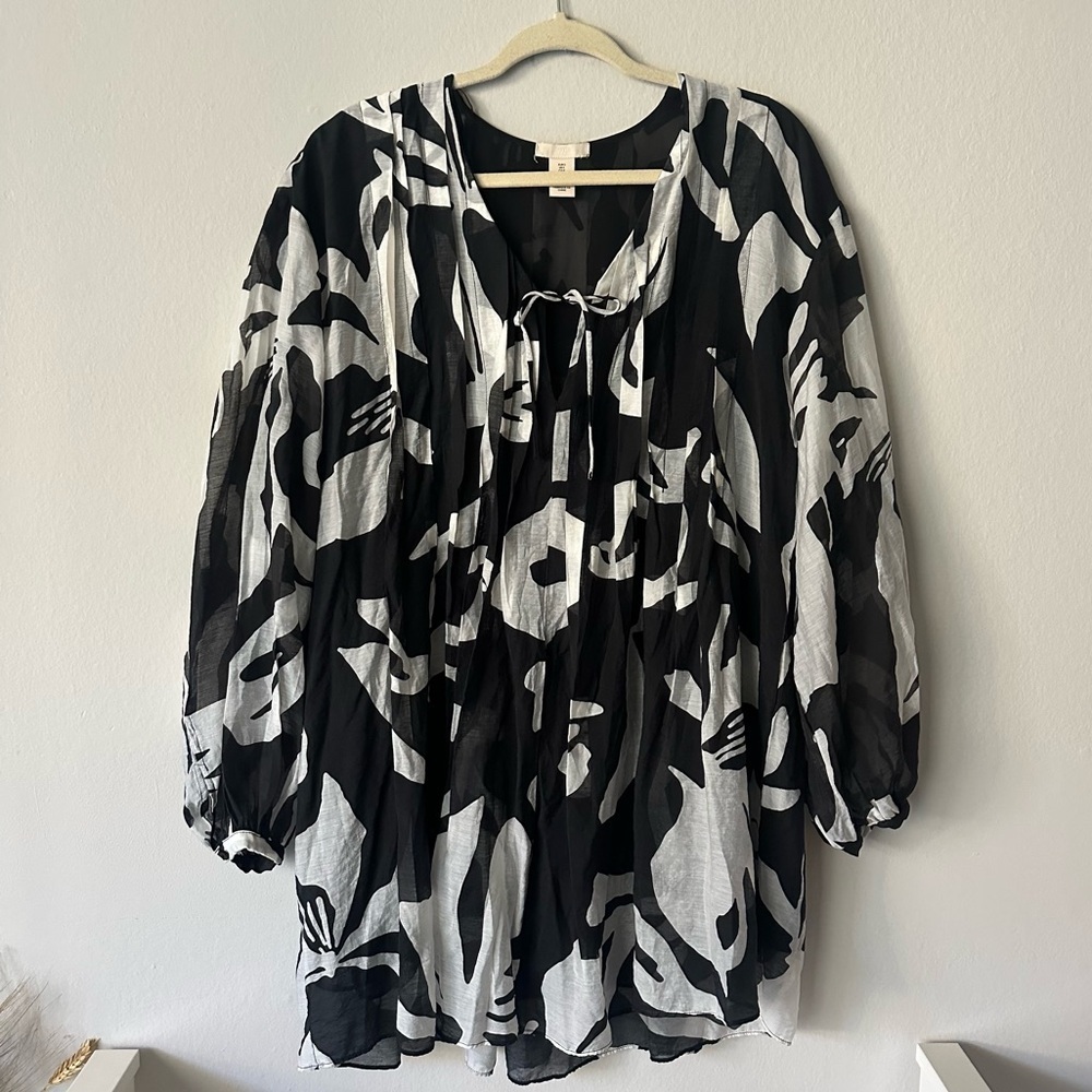H&M Floral Flowy Long Sleeve Mini Dress in Black and White Small - Picture 4 of 11